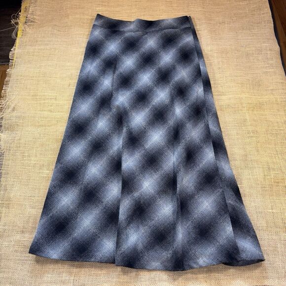 Eddie Bauer Woman's Grey/Black Plaid Wool Blend Maxi Skirt Side Zip Size 8 Tall - Picture 1 of 5